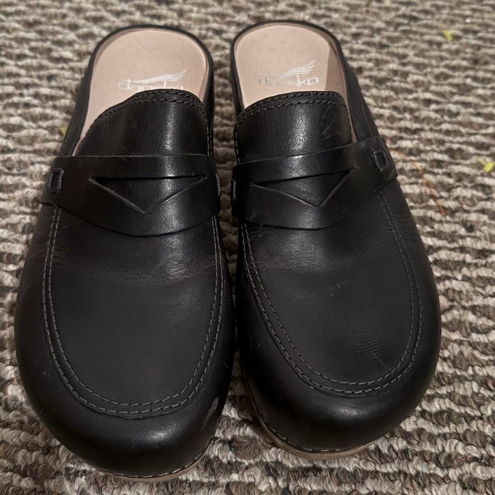 Dansko black leather clogs size EU 37 US 7 w/ plastic heel